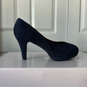 Boston Design Studio Women's 9W Faux Suede Heels Round Toe & Platform Sole Pumps